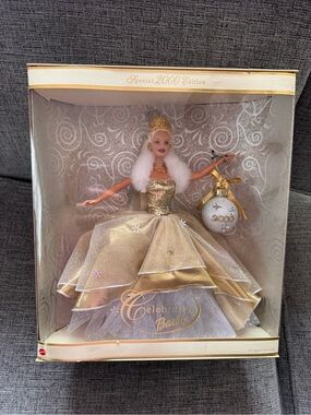 2000 Holiday Barbie NEW IN BOX -